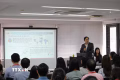 Diễn giả Nguyễn Quốc Hùng trình bày tại VPJ Financial Forum 2025. (Ảnh: Phạm Tuân/TTXVN)