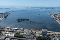 Quang cảnh cảng hàng hóa ở Rio de Janeiro (Brazil). (Ảnh: THX/TTXVN)