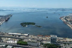 Quang cảnh cảng hàng hóa ở Rio de Janeiro (Brazil). (Ảnh: THX/TTXVN)