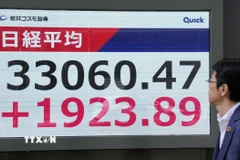 Bảng chỉ số chứng khoán tại Tokyo (Nhật Bản), ngày 8/4/2025. (Ảnh: Kyodo/TTXVN)