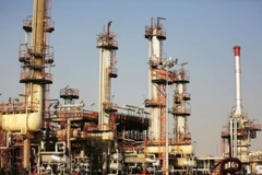 Một nhà máy lọc dầu của Iran. (Ảnh: IRNA/TTXVN)