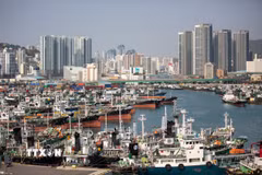 Quang cảnh cảng hàng hóa ở Busan (Hàn Quốc). (Ảnh: THX/TTXVN)