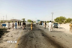 Hiện trường một vụ tấn công nhằm vào xe buýt chở học sinh tại quận Khuzdar, tỉnh Balochistan, Tây Nam Pakistan, ngày 21/5/2025. (Ảnh minh họa: THX/TTXVN)
