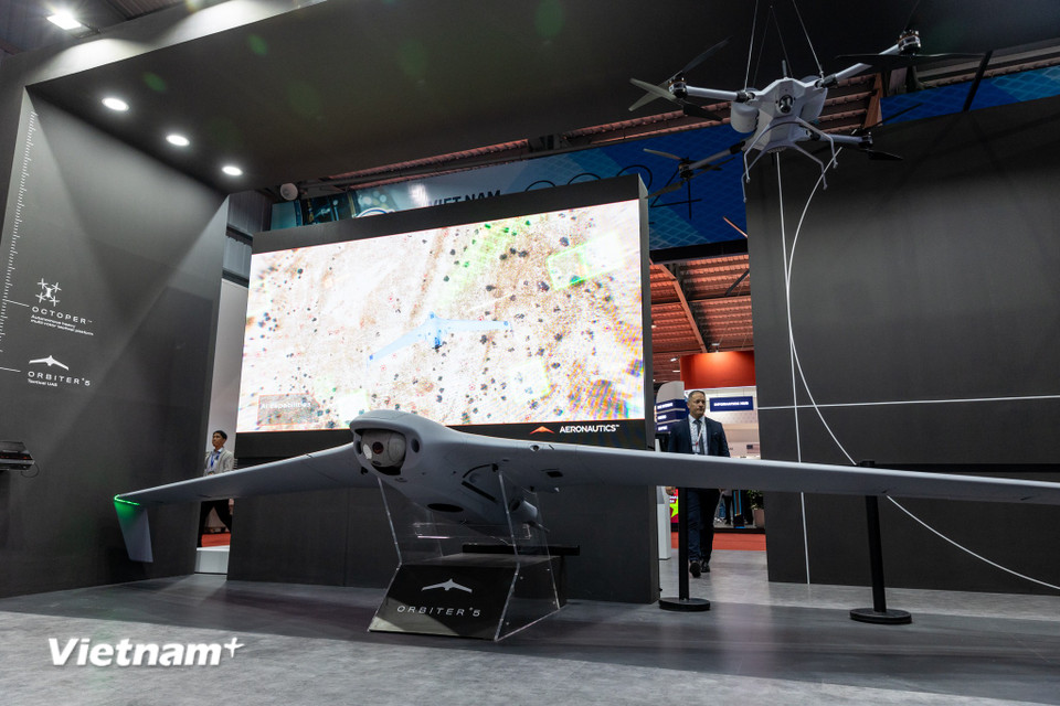 Bên lề sự kiện sẽ có các hoạt động tiếp xúc song phương, biểu diễn văn hóa, nghệ thuật theo chương trình, đặc biệt sẽ có chương trình giao lưu Quân nhạc các nước ASEAN. Dự kiến, trong khuôn khổ triển lãm sẽ có chương trình hội thảo về các chủ đề: “Vũ khí, trang bị công nghệ cao; thiết bị không người lái - Ứng dụng trong các hoạt động quân sự hiện tại và tương lai”; Hợp tác công nghiệp quốc phòng, Việt Nam và các nước (Việt Nam-Vương quốc Anh, Việt Nam-Hoa Kỳ, Việt Nam-Liên bang Nga, Việt Nam-Nhật Bản, Việt Nam-Hàn Quốc, Việt Nam-Ấn Độ).