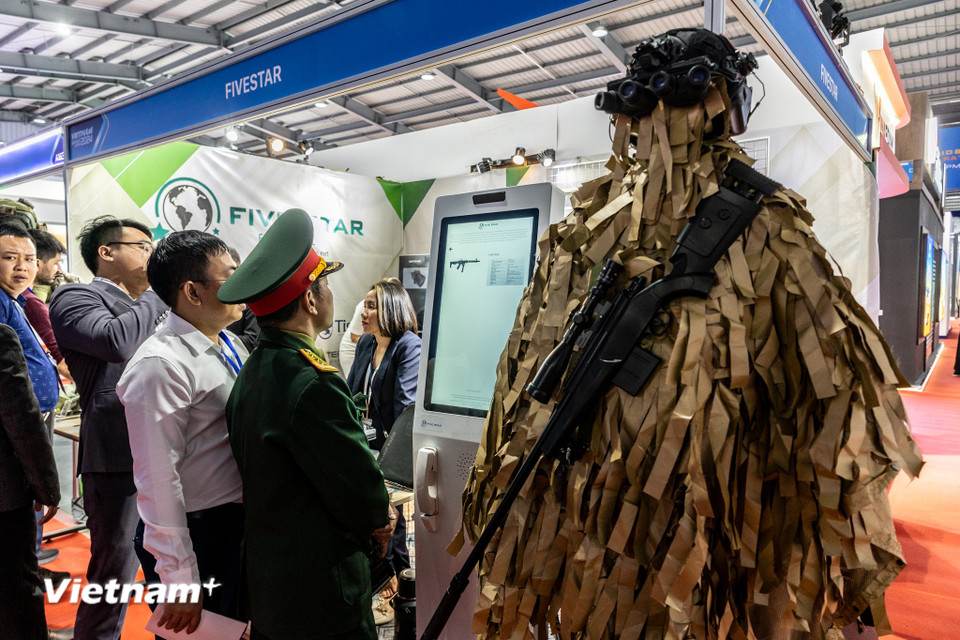 Bộ Quốc phòng chủ trì tổ chức Triển lãm Quốc phòng quốc tế Việt Nam 2024 từ ngày 19 đến 22/12 với mục đích đẩy mạnh hội nhập quốc tế, tăng cường đối ngoại quốc phòng, đồng thời xây dựng lòng tin và quảng bá, giới thiệu sản phẩm, thương hiệu công nghiệp quốc phòng Việt Nam đến bạn bè quốc tế. (Ảnh: Minh Sơn/Vietnam+)