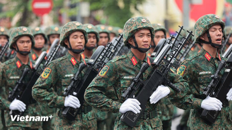 Với sự tinh nhuệ, hiện đại, Khối Tác chiến điện tử xứng đáng là 'lá chắn thép' vô hình, bảo vệ vững chắc không gian tác chiến, đảm bảo an ninh quốc phòng trong kỷ nguyên công nghệ cao. (Ảnh: PV/Vietnam+)