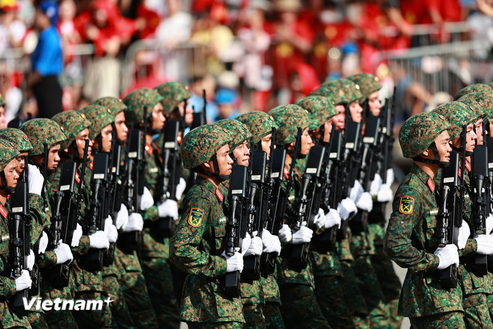 Trong thời kỳ mới, vai trò của Khối chiến sĩ Tác chiến điện tử càng trở nên then chốt, sẵn sàng đối phó với những thách thức phức tạp, bảo vệ sự bình yên của Tổ quốc. (Ảnh: PV/Vietnam+)