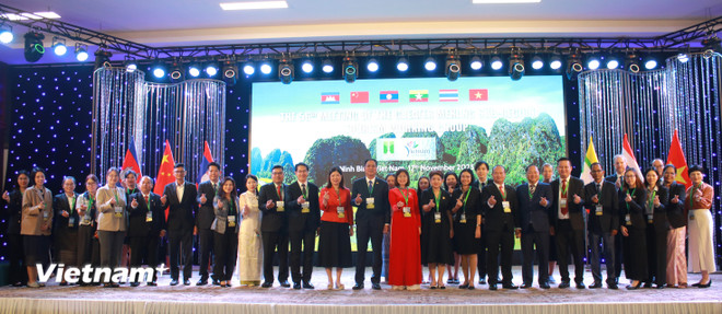 ຕອນເຊົ້າວັນທີ 17 ພະຈິກນີ້, ຄະນະຜູ້ແທນທີ່ມາຈາກ 6 ປະເທດຄື: ຫວຽດນາມ, ໄທ, ມຽນມາ, ລາວ, ຈີນ ແລະ ກຳປູເຈຍໄດ້ເຂົ້າຮ່ວມກອງປະຊຸມ. (ພາບ: Minh Anh/Vietnam+) vnp-gms-du-lich-tieu-vung-mekong-2025-5.jpg