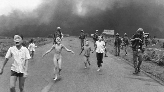 Ảnh "Em bé Napalm." 2371633-0-107-2048-1259-1920x0-80-0-0-d3c5d298ca5b70f3ea92e2f651d0d5d7.jpg