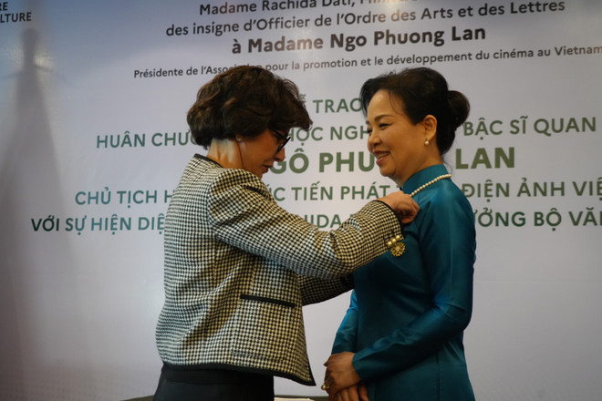 Dr. Ngo Phuong Lan erhielt eine Medaille von der französischen Kulturministerin Rachida Dati. (Foto: PV/Vietnam+) dsc02983.jpg