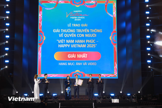 vnp-le-trao-giai-thuong-truyen-thong-ve-quyen-con-nguoi-2025-7.jpg