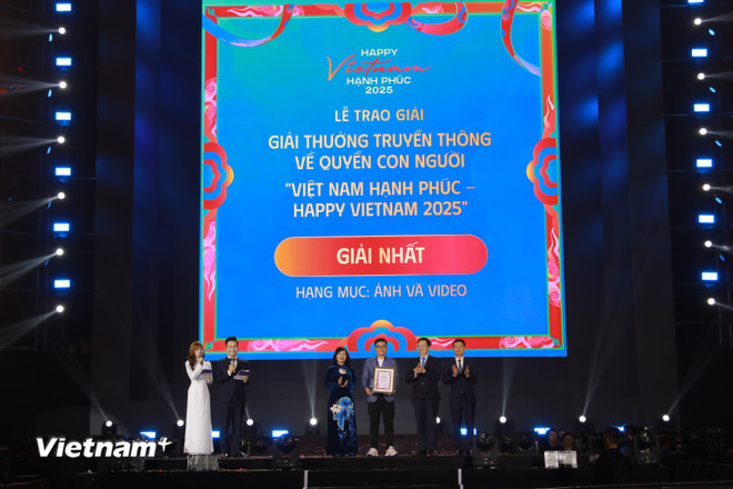 vnp-le-trao-giai-thuong-truyen-thong-ve-quyen-con-nguoi-2025-8.jpg