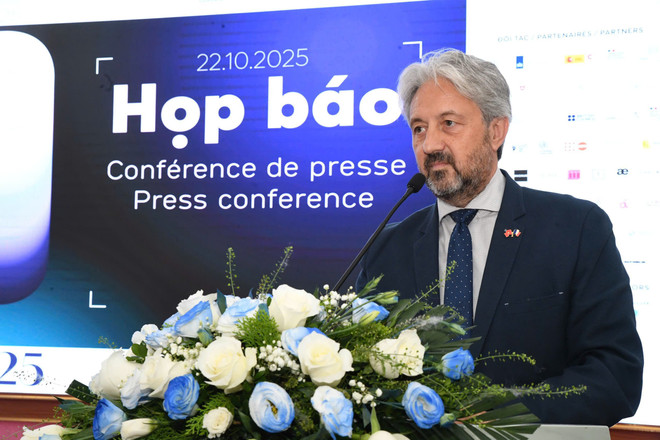 Dl. Eric Soulier - Consilier pentru Cooperare și Activități Culturale al Ambasadei Franței în Vietnam, la conferința de presă. (Foto: PV/Vietnam+) 2435754125829722572.jpg