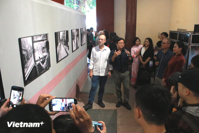 Το Photo Hanoi θα φιλοξενήσει πολλές ανταλλαγές δραστηριοτήτων μεταξύ τουριστών και καλλιτεχνών φωτογραφίας. (Φωτογραφία: Minh Anh/Vietnam+) photohanoi2-8481.jpg
