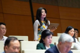 Đại biểu Lê Thu Hà (đoàn Lào Cai) phát biểu. (Ảnh: quochoi.vn)