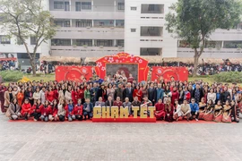 Sinh viên Trường Đại học Ngoại thương đón Tết. (Ảnh: PV/Vietnam+)