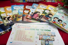 Bộ sách gồm 12 cuốn, cho học sinh từ lớp 1 đến lớp 12. (Ảnh: PV/Vietnam+)