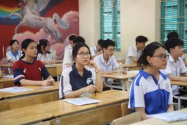 Thí sinh Hà Nội dự thi môn Ngữ văn vào lớp 10. (Ảnh: Hoài Nam/Vietnam+)