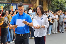Thí sinh dự thi môn Ngữ văn. (Ảnh: Hoài Nam/Vietnam+)