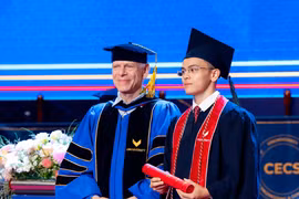 Tường Minh trong lễ tốt nghiệp của Trường Đại học VinUni. (Ảnh: PV/Vietnam+)