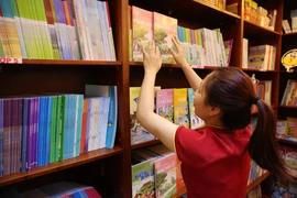 Sách giáo khoa là một trong những mặt hàng bị in lậu nhiều nhất. (Ảnh: Hoài Nam/Vietnam/+)