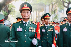 Đại tá Nguyễn Văn Lâm xúc động khi chứng kiến lễ diễu binh, diễu hành trên Quảng trường Ba Đình. (Ảnh: Hồng Kiều/Vietnam+)