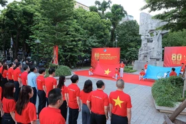 Lễ chào cờ “Tôi yêu Tổ quốc tôi” diễn ra sáng nay tại Hà Nội. (Ảnh: An Đăng/TTXVN)