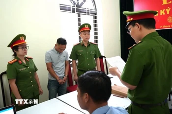 Phòng Cảnh sát Kinh tế-Công an tỉnh Hà Giang ra quyết định khởi tố bị can, thi hành lệnh bắt tạm giam đối với Nguyễn Văn Vững. (Ảnh: TTXVN phát)