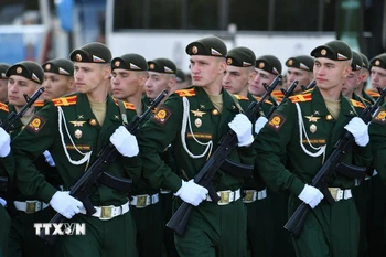 Quân nhân tham gia lễ duyệt binh kỷ niệm 80 năm Ngày Chiến thắng phátxít tại Moskva (Nga), ngày 9/5/2025. (Ảnh: THX/TTXVN)