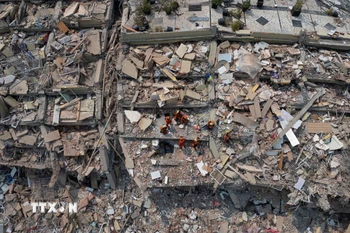 Hiện trường đổ nát sau trận động đất có độ lớn 7,7 tại Mandalay (Myanmar) ngày 1/4/2025. (Ảnh: THX/TTXVN)