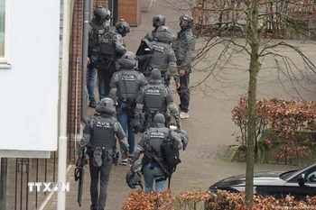 Cảnh sát Hà Lan phong tỏa khu vực. (Ảnh: ANP/TTXVN)