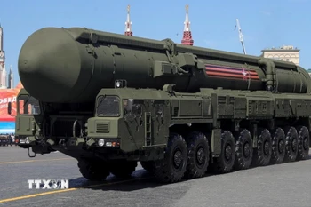 Tên lửa đạn đạo tầm trung Oreshnik của Nga. (Ảnh: The Defense News/TTXVN)