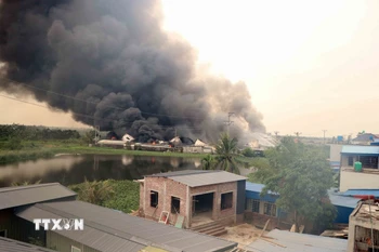 Hiện trường đám cháy tại thôn Đông Tiến, xã Chấn Hưng, thành phố Hải Phòng sáng 14/12. Ảnh: Hoàng Ngọc – TTXVN