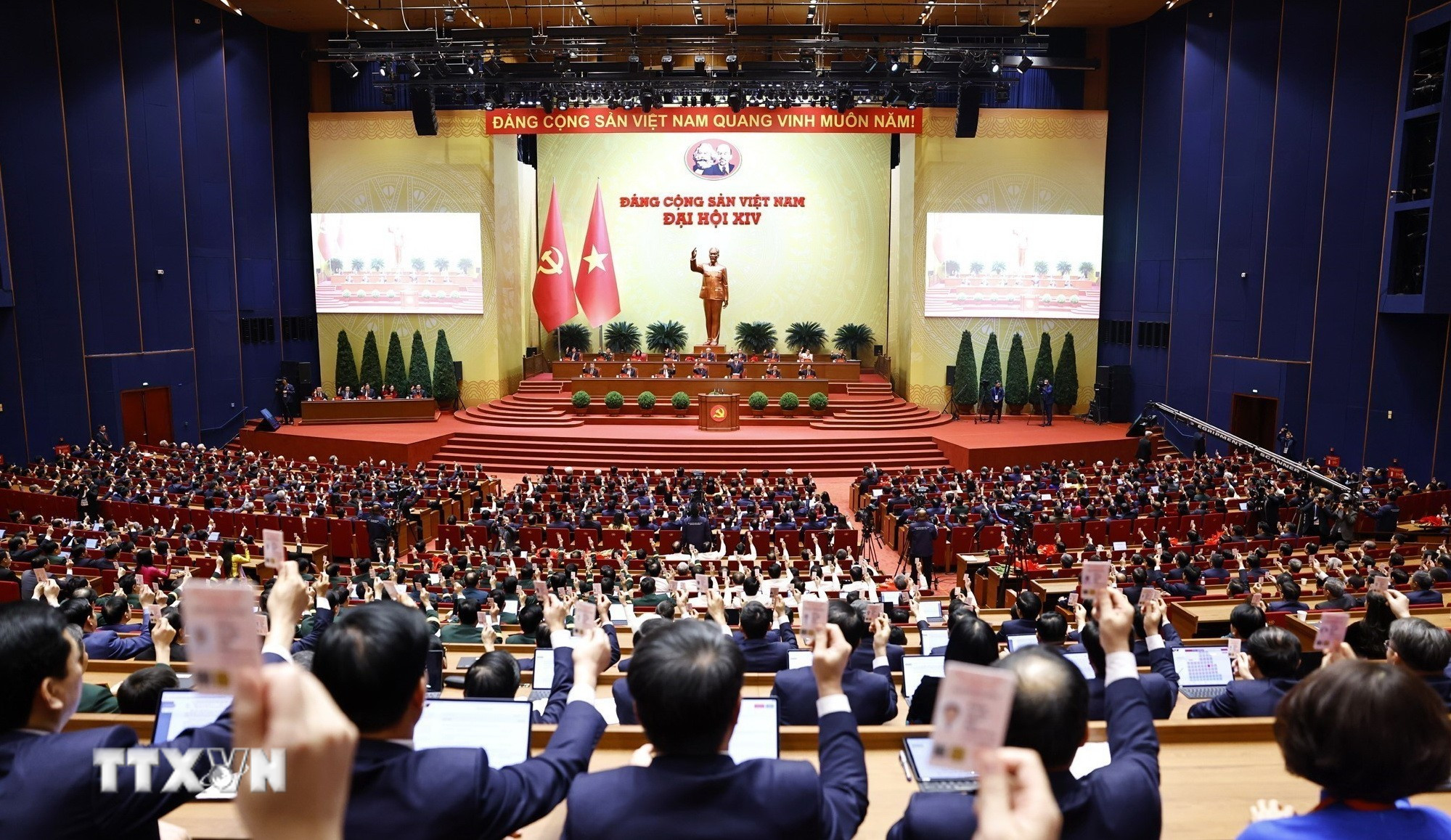 ttxvn-2601-dai-hoi-dang-1-mega-4.jpg