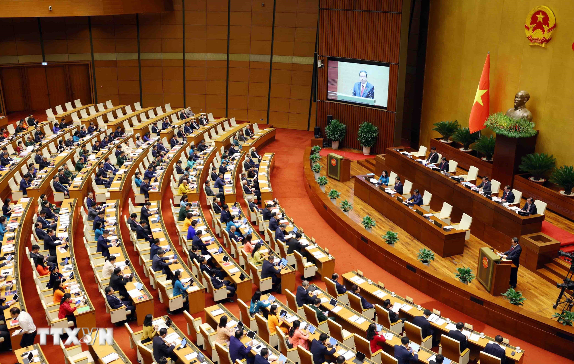 Nationalförsamlingens ordförande Tran Thanh Man håller öppningstalet. (Foto: Doan Tan/VNA) ttxvn-2010-khai-mac-quoc-hoi-10.jpg