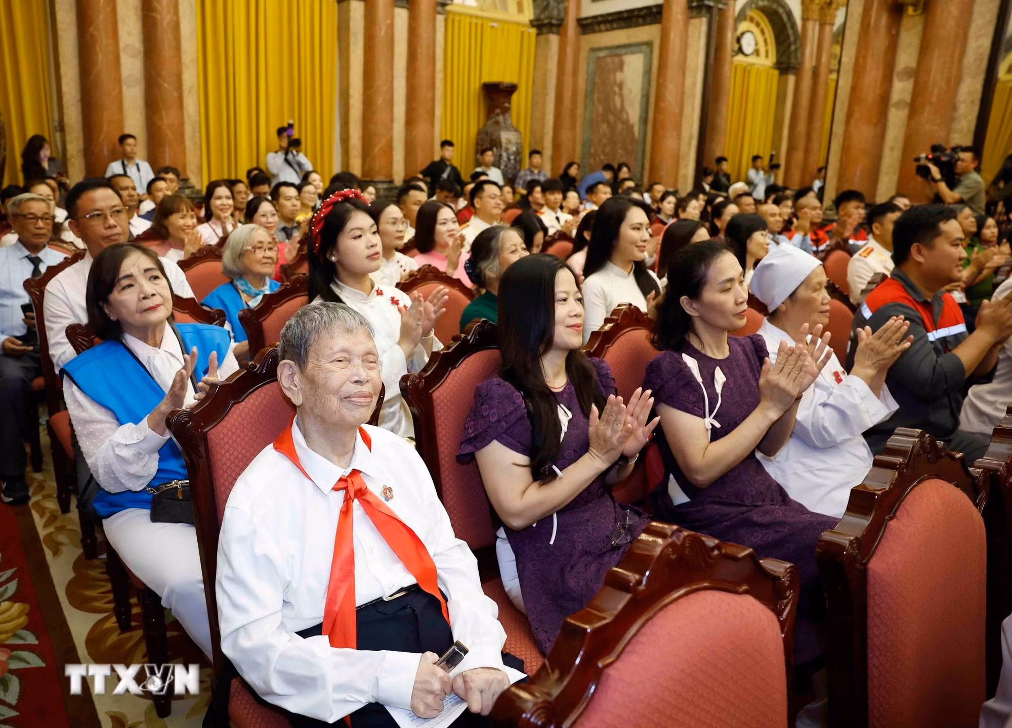 ttxvn-1006-tong-bi-thu-chu-tich-nuoc-viec-tu-te-9.jpg