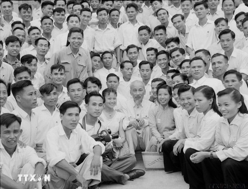 1706-chu-tich-ho-chi-minh-bao-chi-3.jpg?w=900