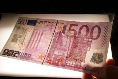 ECB quyết định ngừng phát hành tờ tiền 500 euro vào cuối 2018 | Vietnam+  (VietnamPlus)