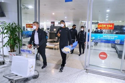 Đội tuyển Đua thuyền Philippines đến Hà Nội tham gia SEA Games 31. (Ảnh: Tuấn Đức/TTXVN)