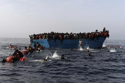Vụ chìm tàu ở Yemen: 20 người mất tích, 42 người được cứu | Vietnam+ (VietnamPlus)