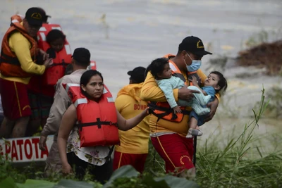 Mưa lớn gây ra lũ lụt nghiêm trọng tại Mexico và Mỹ | Vietnam+ (VietnamPlus)