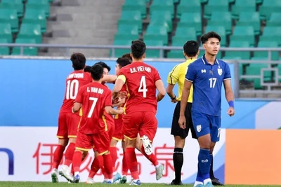 U23 châu Á: Việt Nam đánh rơi chiến thắng, Hàn Quốc 'hủy diệt'