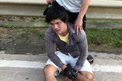 Tạm giữ đối tượng trốn chốt kiểm dịch COVID-19, tấn công công an