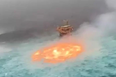 [Video] Hãi hùng với cảnh 'mắt lửa' cháy trên mặt biển ở Vịnh Mexico