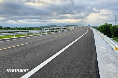 Gần 70km cao tốc Vân Phong-Nha Trang đã được liên danh nhà đầu tư thi công hoàn thành và đề nghị sớm đưa vào khai thác. (Ảnh: Việt Hùng/Vietnam+)