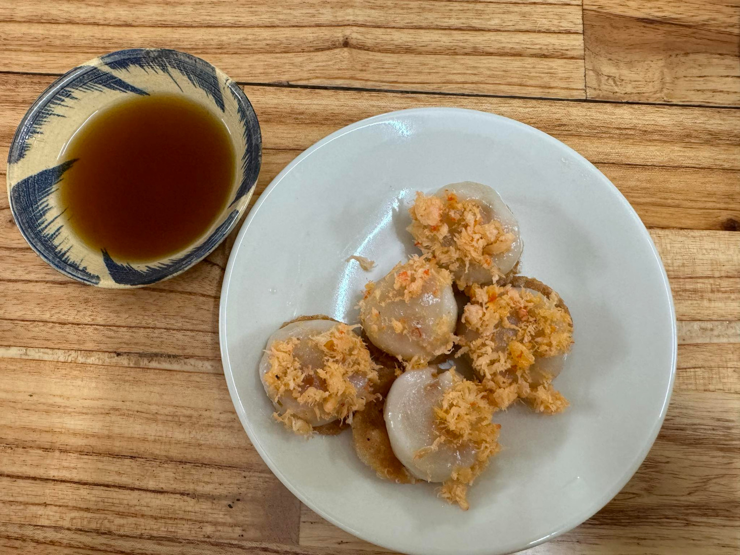 Bánh ram ít - món bánh dân dã, cuốn hút của người Huế | Vietnam+ ...