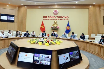 Hội nghị Bộ trưởng Kinh tế ASEAN đặc biệt về chính sách thuế quan của Hoa Kỳ tổ chức sáng 10/4, theo hình thức trực tuyến. (Ảnh: PV/Vietnam+)