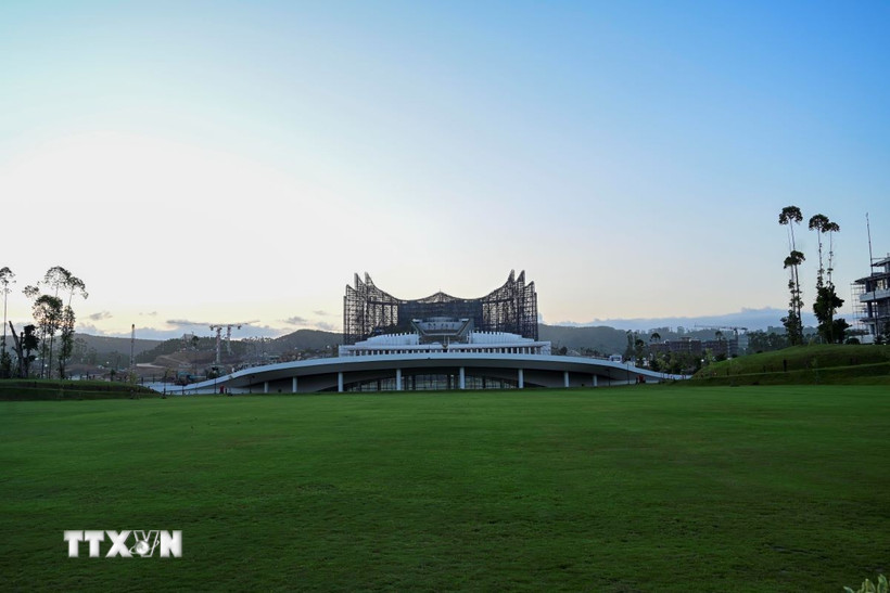 Một tòa nhà đang được xây dựng tại thủ đô mới Nusantara của Indonesia. (Ảnh: THX/TTXVN) 