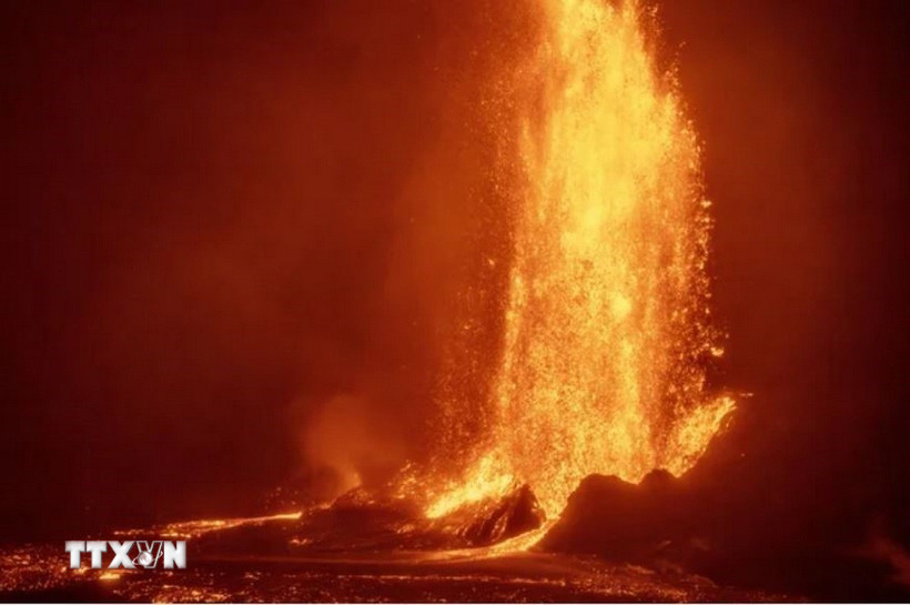 Dung nham phun trào từ núi lửa Kilauea tại Hawaii, Mỹ. (Ảnh: Getty Images/TTXVN)
