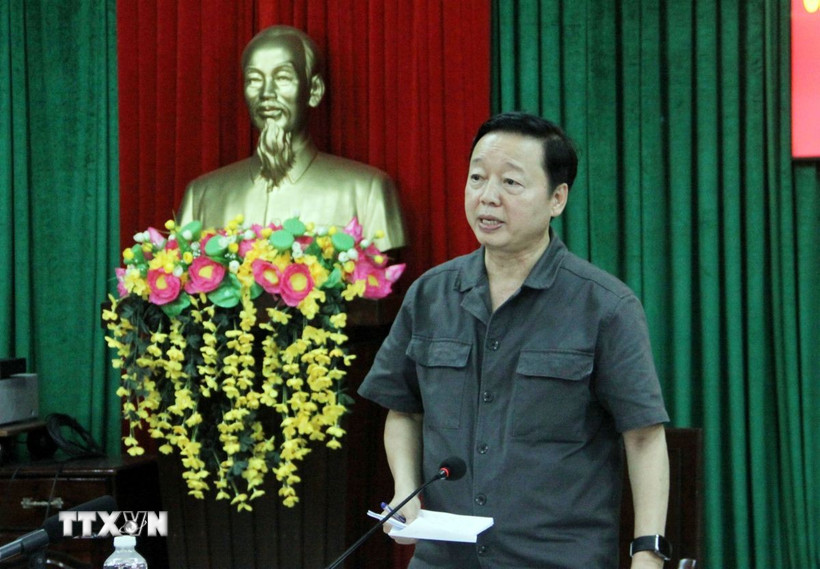 Phó Thủ tướng Chính phủ Trần Hồng Hà phát biểu kết luận buổi làm việc. (Ảnh: Trịnh Bang Nhiệm/TTXVN)